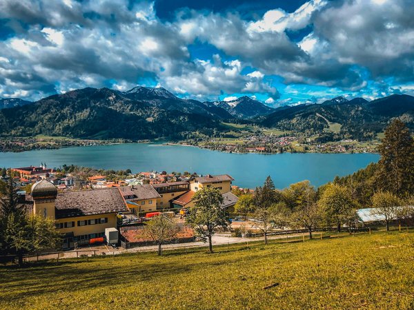 Quels sont les meilleurs itinéraires pour un road trip à travers les Alpes suisses?